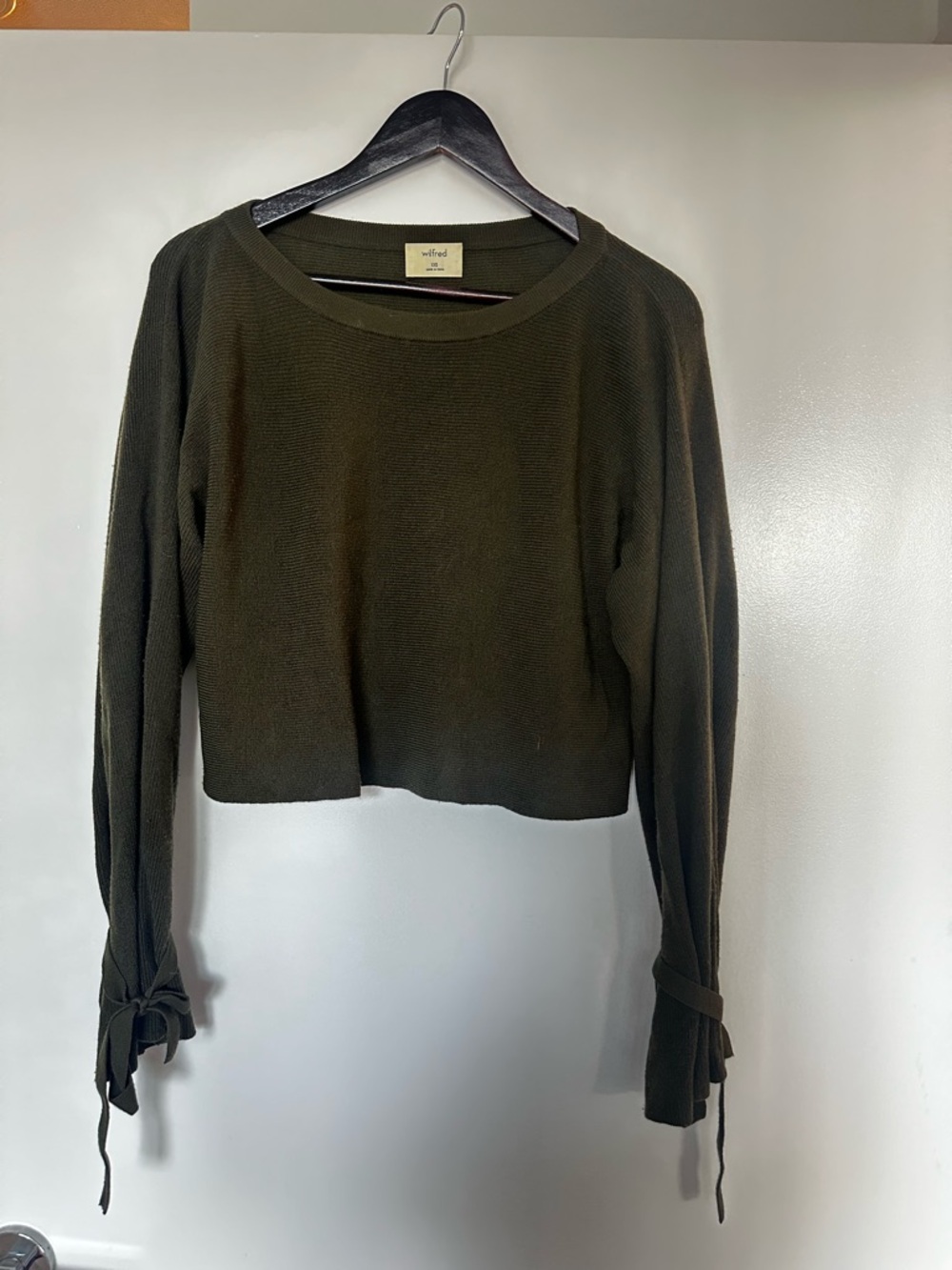 Wilfred Olive Cropped Tie-Cuff Sweatshirt (100% Merino Wool)